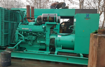 连山发电机组如何判断水冷式机油散热器内部是否需要清洗？